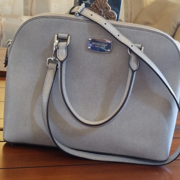 Michael Kors Handbags - MK GRAY 🐈 DOME BAG
